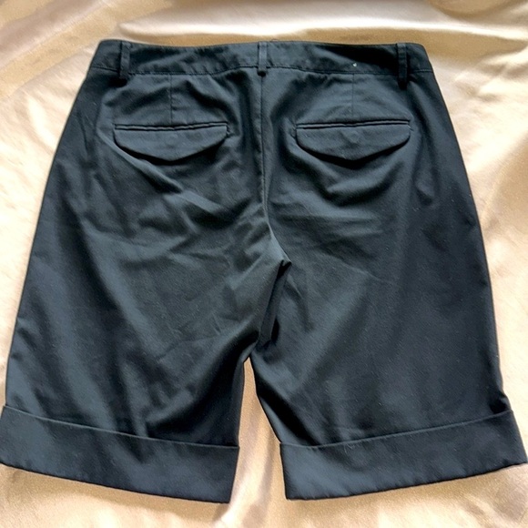 GAP Black Twill Downtown City Shorts Cuffs 11” Inseam Flat Front Belt Loops Sz 6 - Picture 10 of 12
